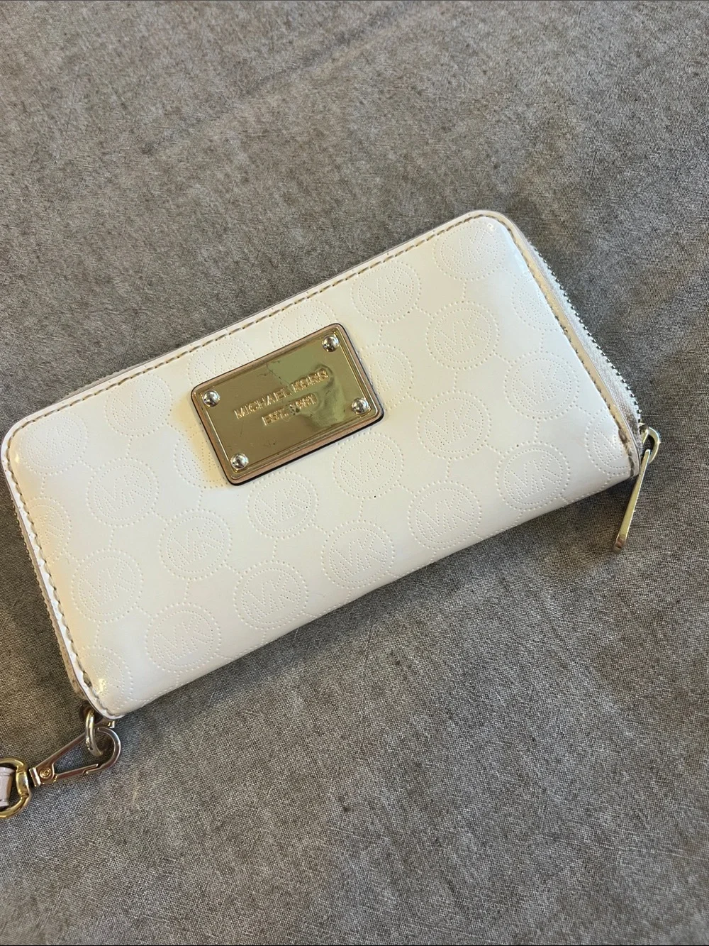 Michael Kors White Zip-Around Wristlet Wallet with Gold Plaque